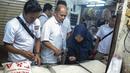 Tim Satgas Pangan Polda Metro Jaya bersama Perum Bulog meninjau harga beras di Pasar Tomang Barat, Jakarta, Rabu (21/11). Kegiatan tersebut bertujuan untuk memantau stabilitas harga beras medium yang dijual di pasaran. (Liputan6.com/Faizal Fanani)