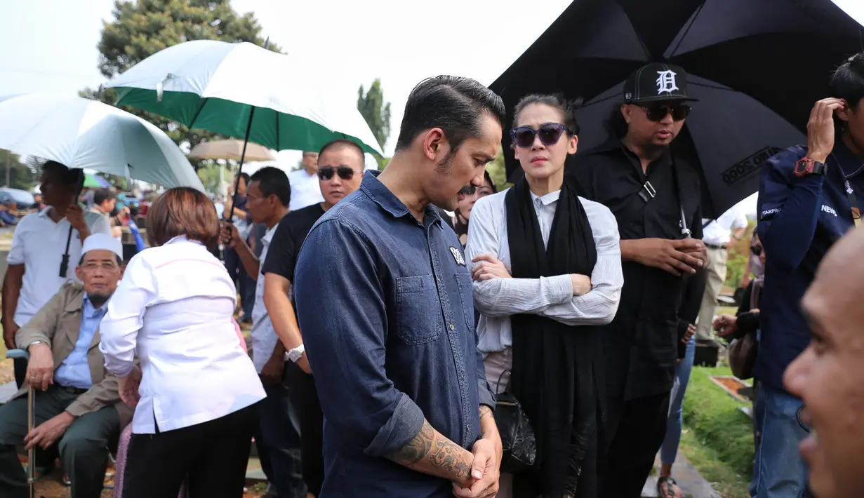 Pemakaman Istri Indro Warkop