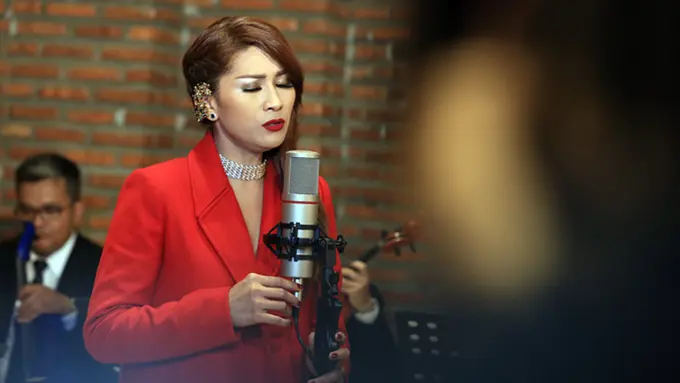 [Bintang] Syuting Video Klip Tata Janeeta
