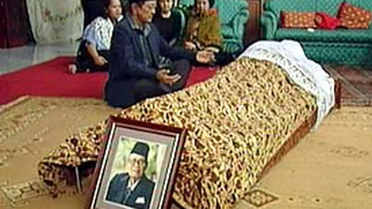 030704cWafatSubandrio.jpg