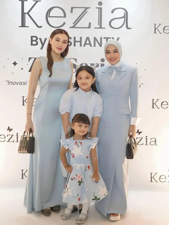 Adu Gaya Aurel Hermansyah dan Aaliyah Massaid, Tampil Serasi dalam Balutan Baby Blue di Acara Skincare Ashanty