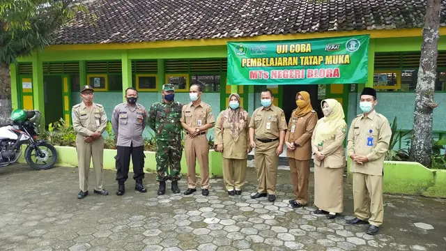 Uji coba pembelajaran tatap muka di MTs Negeri Blora. (Liputan6.com/Ahmad Adirin)