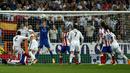Menjamu Atletico Madrid di Santiago Bernabeu dalam leg kedua perempatfinal Liga Champions, Kamis (23/4/2015) dini hari WIB, Real Madrid mendapatkan perlawanan sengit. Bahkan, mereka harus puas bermain imbang 0-0 di babak pertama. (AP Photo/Andres Kudacki)