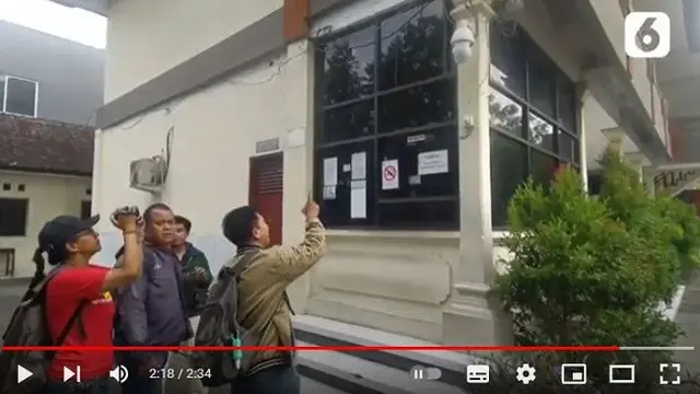 Kantor Satpol PP Denpasar, Bali diserang oleh sekelompok orang tidak dikenal. (YouTube Liputan6)