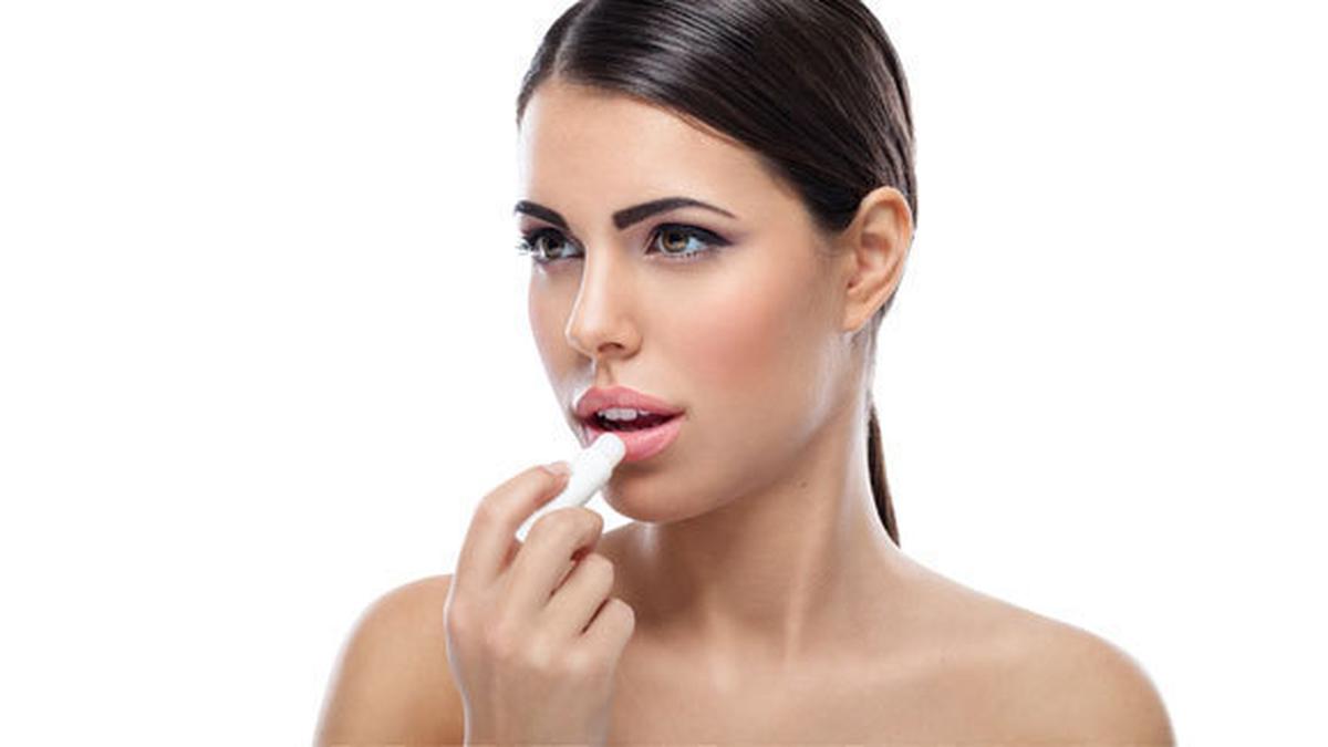 Tahu Bedanya? Ini Perbedaan Lip Balm & Lip Gloss Beauty