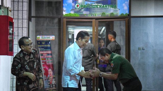 Jokowi Jenguk BJ Habibie