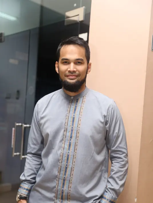 Diakui Teuku Wisnu, tak sedikit pun terbersit di benaknya untuk menjadi ustaz. Namun ia tak segan-segan jika diminta untuk berbagi kisah tentang kehidupannya kini yang berubah 180 derajat. (Andy Masela/Bintang.com)