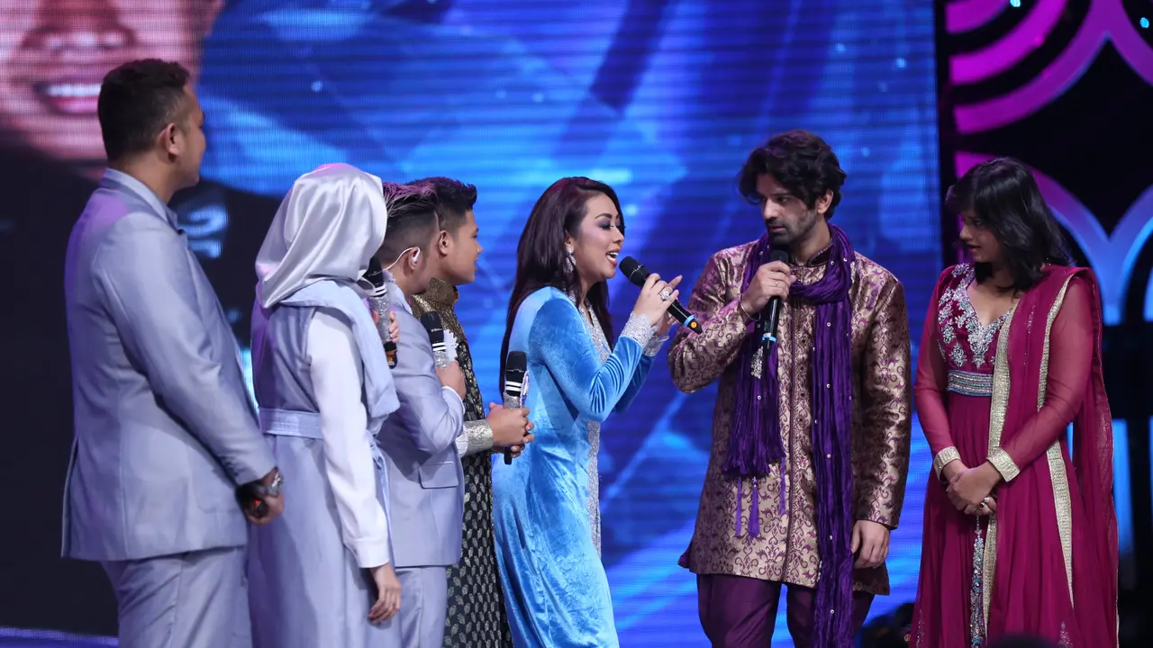 [Bintang] Barun Sobti dan Daljeet Kaur di Panggung D'Academy 4