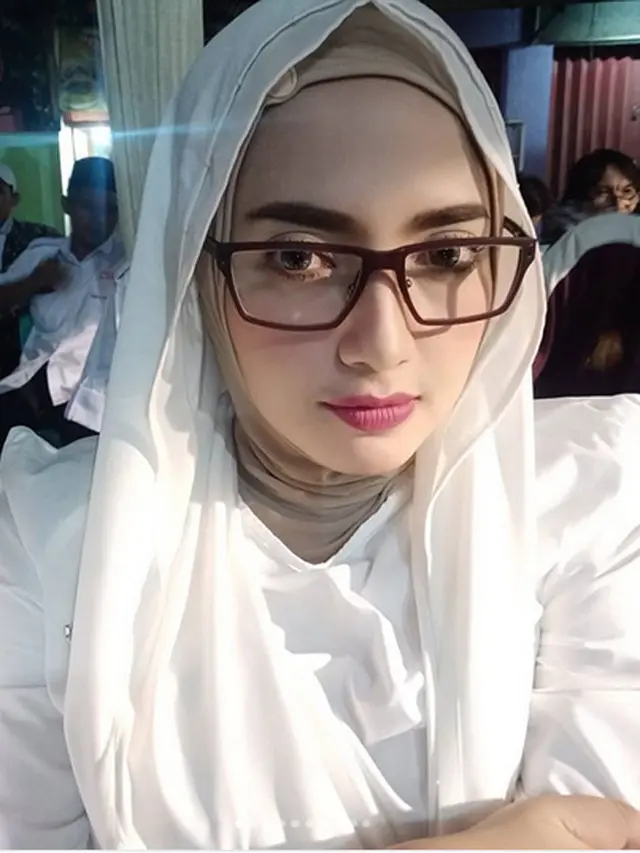 [Bintang] Yulia Mochamad Disebut Istri Ketiga Opick