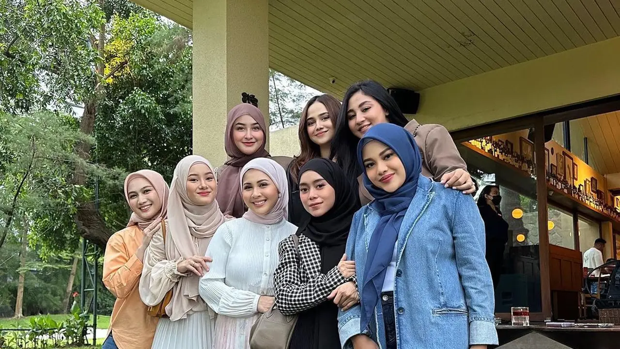 Gaya Lesti Kejora Nongkrong Bareng Geng Seleb Usai Isu KDRT Curi Perhatian, Pakai Outfit Ratusan Juta