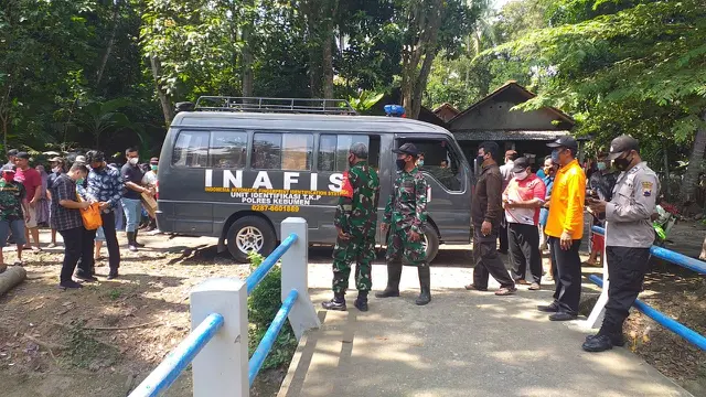 Warga heboh usai temuan jasad bayi dalam tas plastik di Desa Trikarso, Sruweng, Kebumen, Jawa Tengah. (Foto: Liputan6.com/Humas Polres Kebumen)