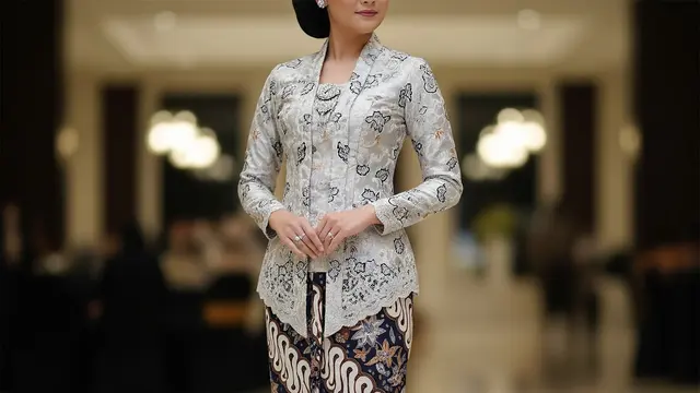 Ide Aksesoris Sepatu untuk Atasan Brokat dan Bawahan Batik (Image by Gemini AI)