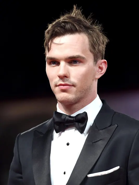 Silas (diperankan Nicholas Hoult) adalah salah satu warga The Collective. Warga di dunia tempat tinggal Silas tidak dapat merasakan emosi sedikit pun. Tapi tidak dengan Silas. (Bintang/EPA)