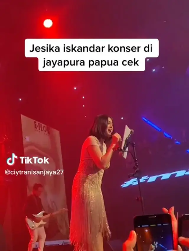 7 Potret Jessica Iskandar Manggung di Jayapura, Dikalungin Duit Saweran
