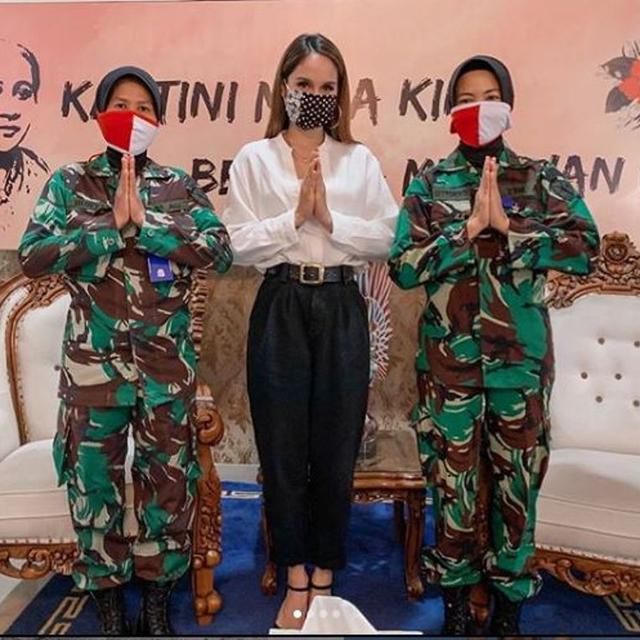 Cara Unik Cinta Laura Rayakan Hari Kartini Tuai Pujian