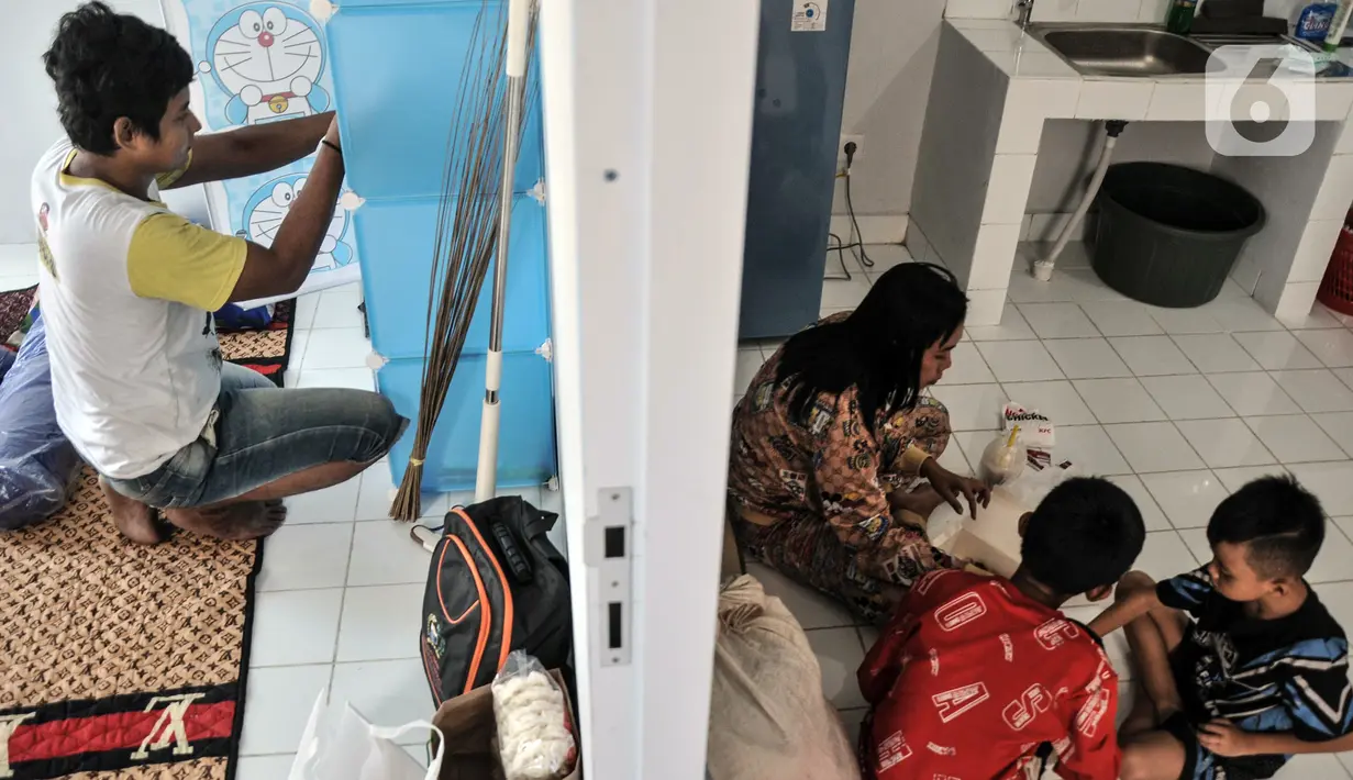 Aktivitas warga di salah satu unit Kampung Susun Kunir, Pinangsia, Tamansari, Jakarta Barat, Minggu (11/9/2022). (merdeka.com/Iqbal S. Nugroho)