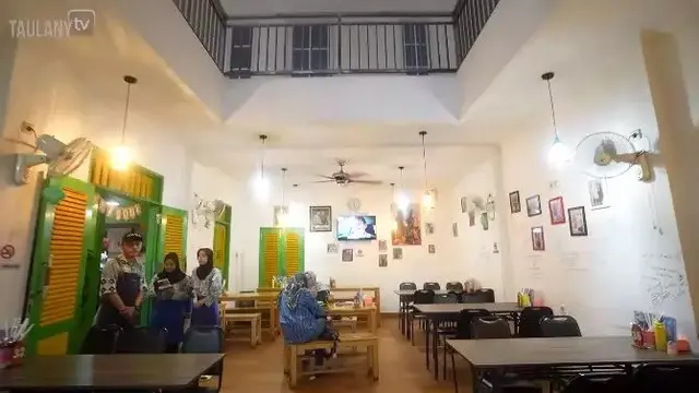 Potret Warung Makan Milik Ayah Ojak yang Berkonsep Betawi, Pakai Desain Sendiri