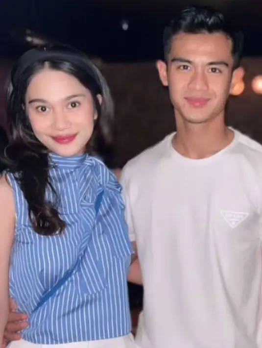 <p>Di acara tersebut, Azizah Salsha dan Pratama Arhan pun tampak mengenakan pakaian santai casual. Keduanya pun terlihat serasi. [dok. Instagram]</p>