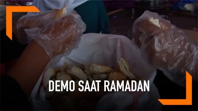 Para pengunjuk rasa di Sudan bersiap untuk bulan suci Ramadan. Sebuah organisasi menyediakan makanan bagi mereka para pengunjuk rasa setiap sahur selama 30 hari.