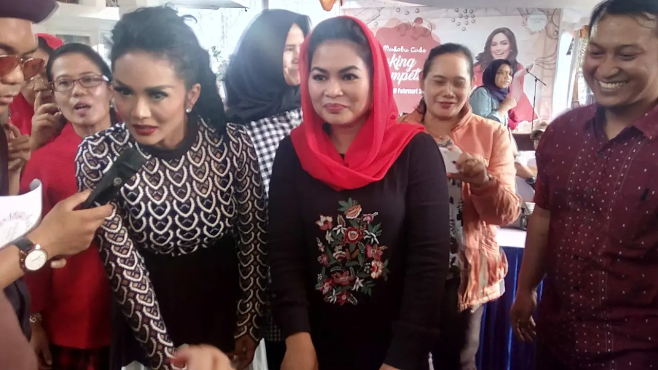 Puti Soekarno Jadi Juri Lomba Masak di Toko Kue Krisdayanti
