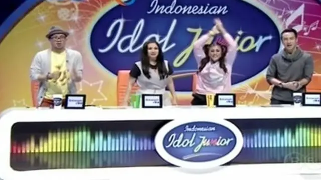 6 Potret Mayang Adik Vanessa Angel saat Audisi Indonesian Idol Junior 2014, Bak Rocker