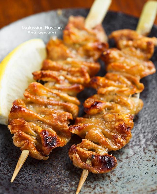 Sate kulit ayam bumbu kecap/copyright Malaysian Flavours