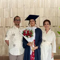 Aiska Vairana anak Ersa Mayori di acara wisuda SMA. (Sumber: Instagram/ersamayori)