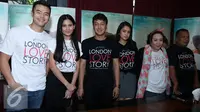 Para bintang London Love Story saat konfrensi pers rilis poster di kawasan Sudirman, Jakarta. [Foto: Herman Zakharia/Liputan6.com]