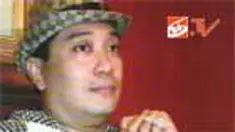 Perancang busana Adjie Notonegoro dikabarkan dalam kondisi sehat selama ditahan di Lapas Cipinang. Adjie ditahan karena diduga melakukan penggelapan uang hasil penjualan berlian senilai Rp 3,1 miliar. 