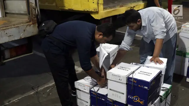 Dokumen Barang Bukti Tim BPN 02 Tiba di Gedung MK
