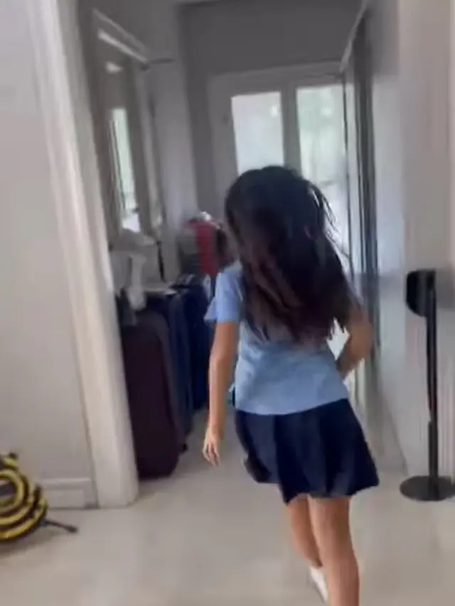 Potret Mikhayla berlari ingin menemui Baby Zica (Sumber: Instagram/ramadhaniabakrie.fansupdate)