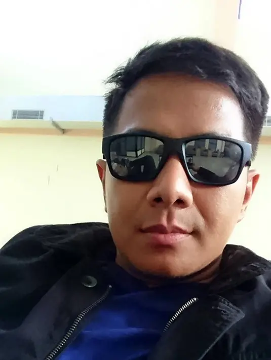 Delon juga tidak menutup kemungkinan mengisi acara buka bersama dengan para penyanyi yang masih satu label. Kini, ia mengaku lebih sering ke acara keagamaan di Gereja. (Instagram/delonthamrin)