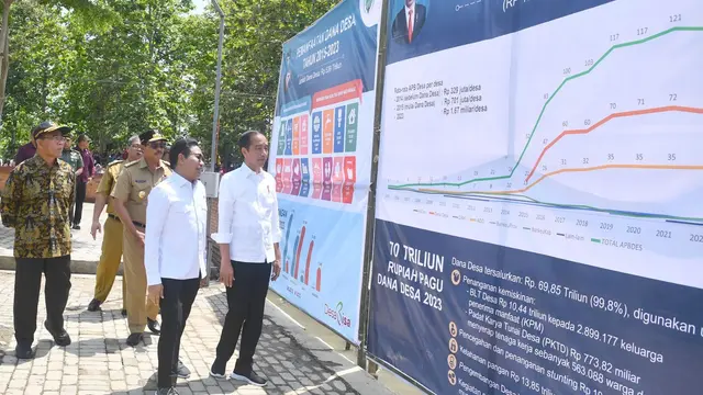 Presiden Jokowi dalam pertemuan bersama para kepala desa se-Kabupaten Banjarnegara, Jawa Tengah, Rabu (3/1/2024).