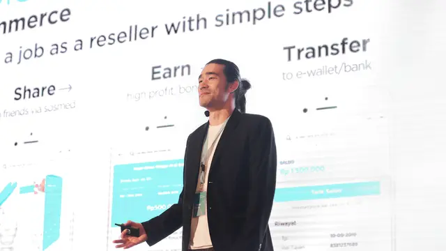 Ibu rumah tangga bekerja di rumah