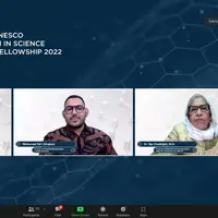 Talkshow oleh Fikri Alhabsie, Corporate Responsibility Director, L’Oréal Indonesia dan Dr. Itje Chodidjah, M.A., Executive Chairwoman of the Indonesian National Commission for UNESCO.