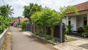 7 Inspirasi Pagar Besi dengan Bambu Hias agar Halaman Lebih Teduh, Desain Minimalis untuk Rumah Modern