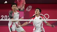 Pebulu tangkis Indonesia Mohammad Ahsan / Hendra Setiawan saat melawan pebulu tangkis Taiwan Lee Yang/Wang Chi-Lin pada pertandingan semifinal bulu tangkis ganda putra Olimpiade Tokyo 2020 di Tokyo, Jepang, Jumat (30/7/2021). Hendra / Ahsan kalah. (AP Photo/Dita Alangkara)