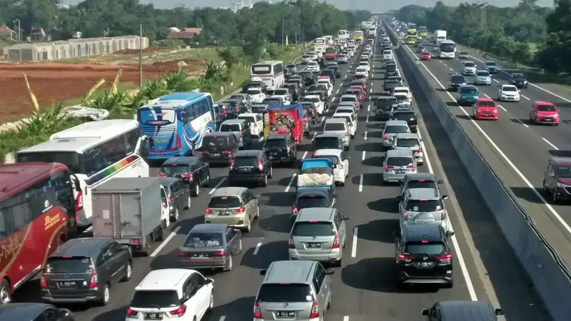 Kemacetan di Tol Jakarta - Cikampek