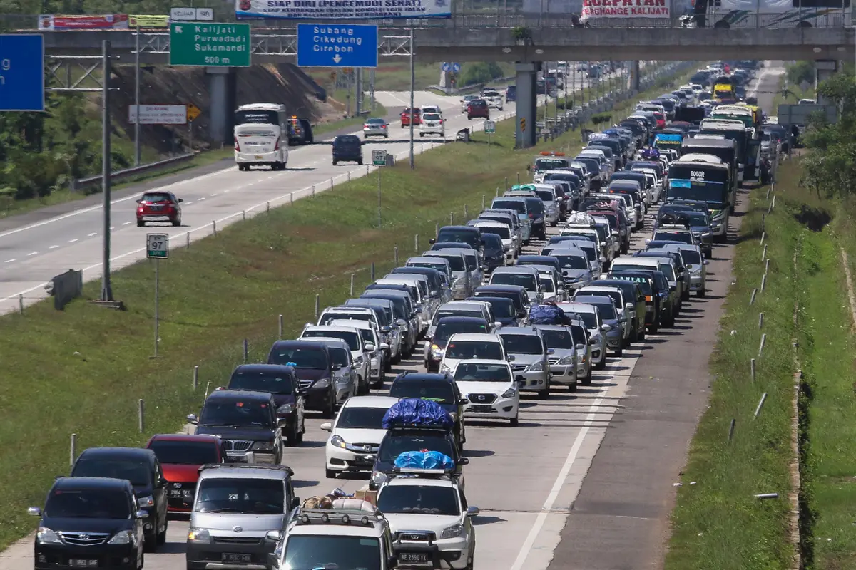 Pemudik Mulai Padati Tol Cipali