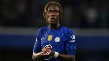 Trevoh Chalobah sering dipinjamkan Chelsea pada musim-musim sebelumnya. Namun, ia mendapatkan kesempatan bermain reguler di bawah asuhan Thomas Tuchel pada musim lalu. Chlobah tercatat mampu membuat 31 penampilan dengan mencetak 4 gol dan 1 assist di semua kompetisi. Menurut 90Min, pria 23 tahun tersebut mendapat bayaran sebesar 12.000 paun per pekan atau sekitar 216 ribu rupiah per pekan. Kontraknya di Stamford Bridge tercatat hingga tahun 2026. (AFP/Glyn Kirk)