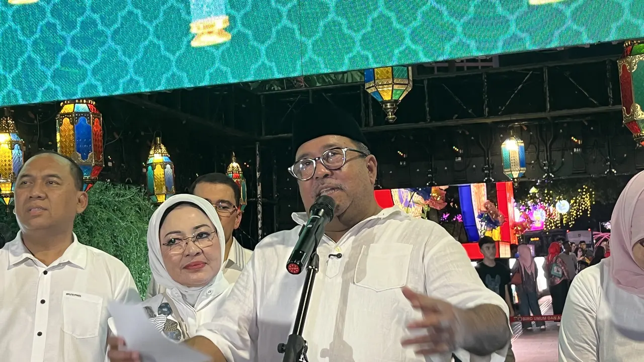 Gubernur DKI Jakarta Pramono Anung bersama Wakil Gubernur DKI Jakarta Rano Karno meluncurkan event transisi Ramadan 1444 Hijriah bertema Double Blessing: Chinese New Year and Ramadan Karim di Bundaran Hotel Indonesia. (Istimewa)
