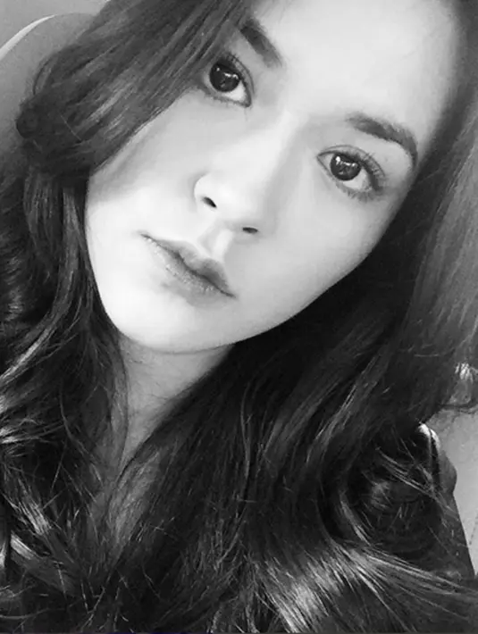  Diawali dari Single pertama nya ‘Serba Salah’ karier Raisa pun melejit. Ia pun turut diundang ke acara music seperti Java Jazz. . . (via instagram@raisa6690/Bintang.com)