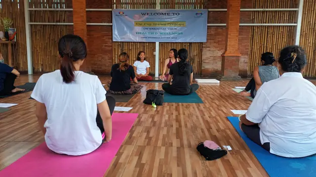 Ashtanga Yoga bersama Nikky Indrawaty