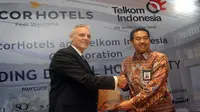 Salah satu Direktur Telkom, Muhammad Awaluddin dan COO Accor Asia Pacific, Garth Simmons usai penandatanganan Nota Kesepahaman (MoU).