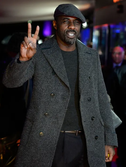 Di depan layar memang Elba merupakan sosok pria tangguh, namun ia juga memiliki sisi lembut. Ia mengaku tidak bisa melihat anak-anak menderita. (Bintang/EPA) Sumber: mirror.co.uk