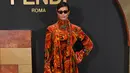 Sedangkan Rym Saidi terlihat sangat berani dengan gaya print on print yang memikat. (Foto: Fendi.Dok)