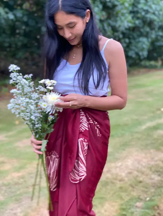 Bicara soal akting baik di layar lebar maupun panggung teatet, Happy Salma memang jagonya. Berbagai karakter telah dibintanginya. Salah satunya adalah Nyai Ontosoroh dalam pentas Nyai Ontosoroh. (Instagram/happysalma)