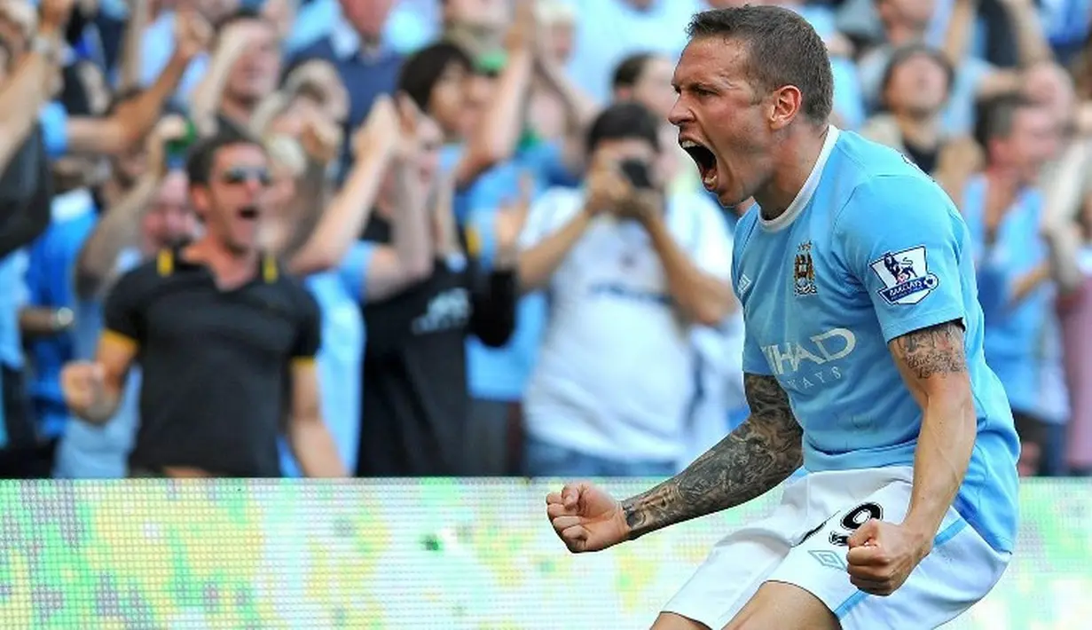 Craig Bellamy. Striker yang berkarier selama 18 tahun ini total telah memperkuat 7 klub Premier League. Klub yang terlama dibelanya adalah Newcastle Unted selama 4 musim dan tampil dalam 128 laga dengan 43 gol. Bersama 7 klub ia tampil dalam 375 laga dengan torehan 112 gol. (Foto: AFP/Andrew Yates)