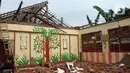Akibat kejadian tersebut terpaksa aktivitas belajar mengajar terpaksa dipindahkan ke ruangan yang tidak terpakai. (merdeka.com/Imam Buhori)