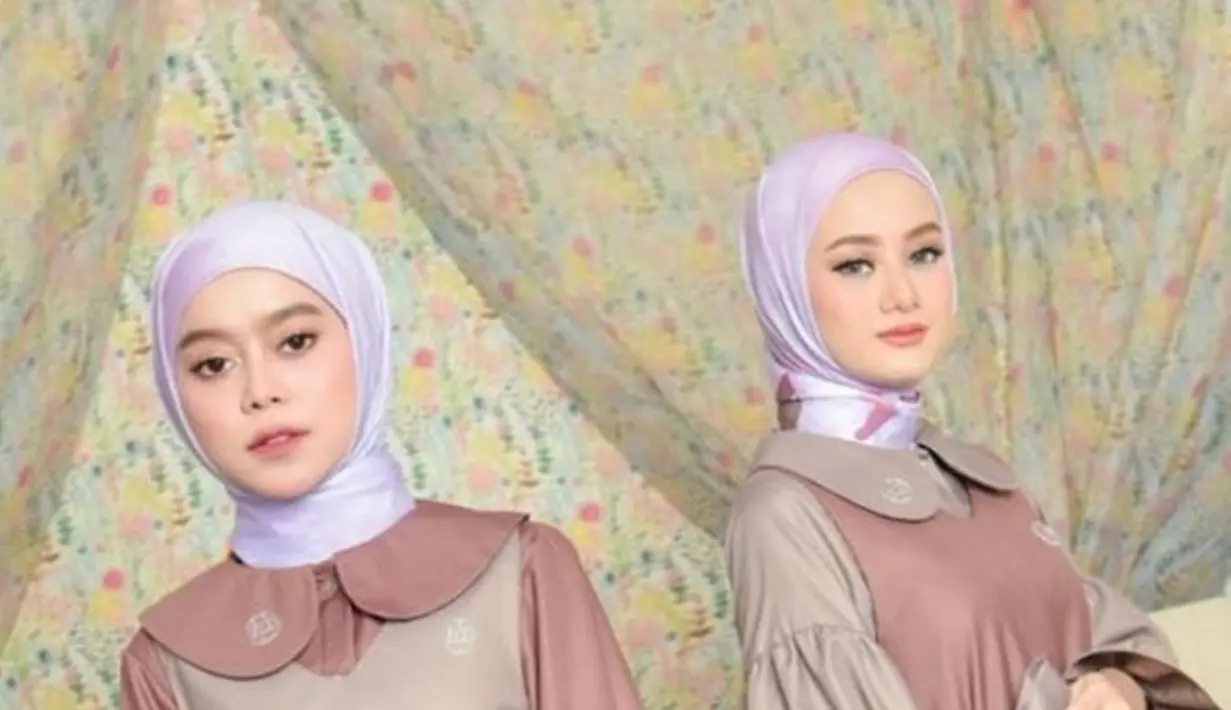 Lesti Kejora dan Dinda Hauw selalu berhasil tuai atensi saat bersama. Potret keduanya yang kompak ini disebut netizen cocok sebagai adik kakak. Tak heran foto ini pun banjir like dan komentar. (Liputan6.com/IG/lestykejora)